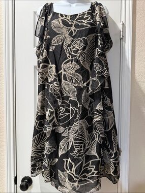 Signature by Robbie Bee Black and Cream Floral Midi Dress